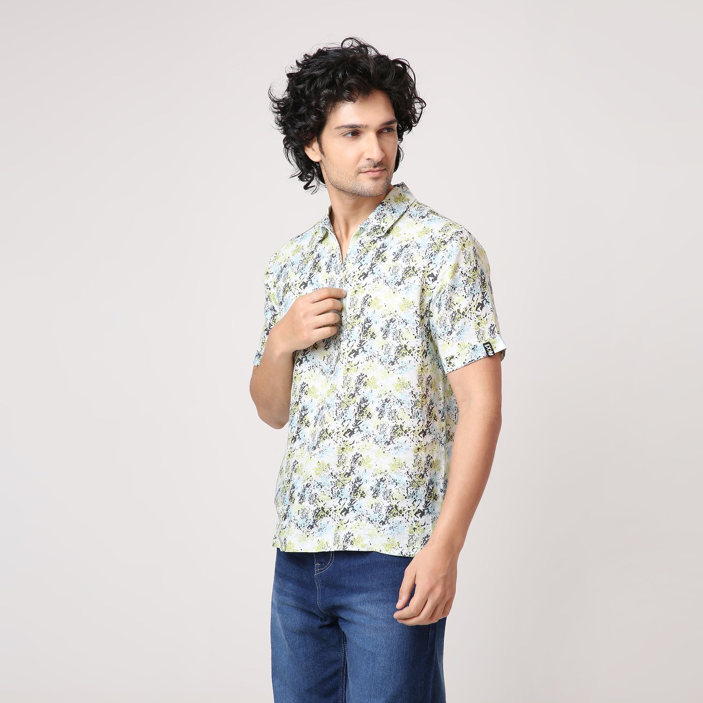ABSTRACT PRINT WOVEN POLO