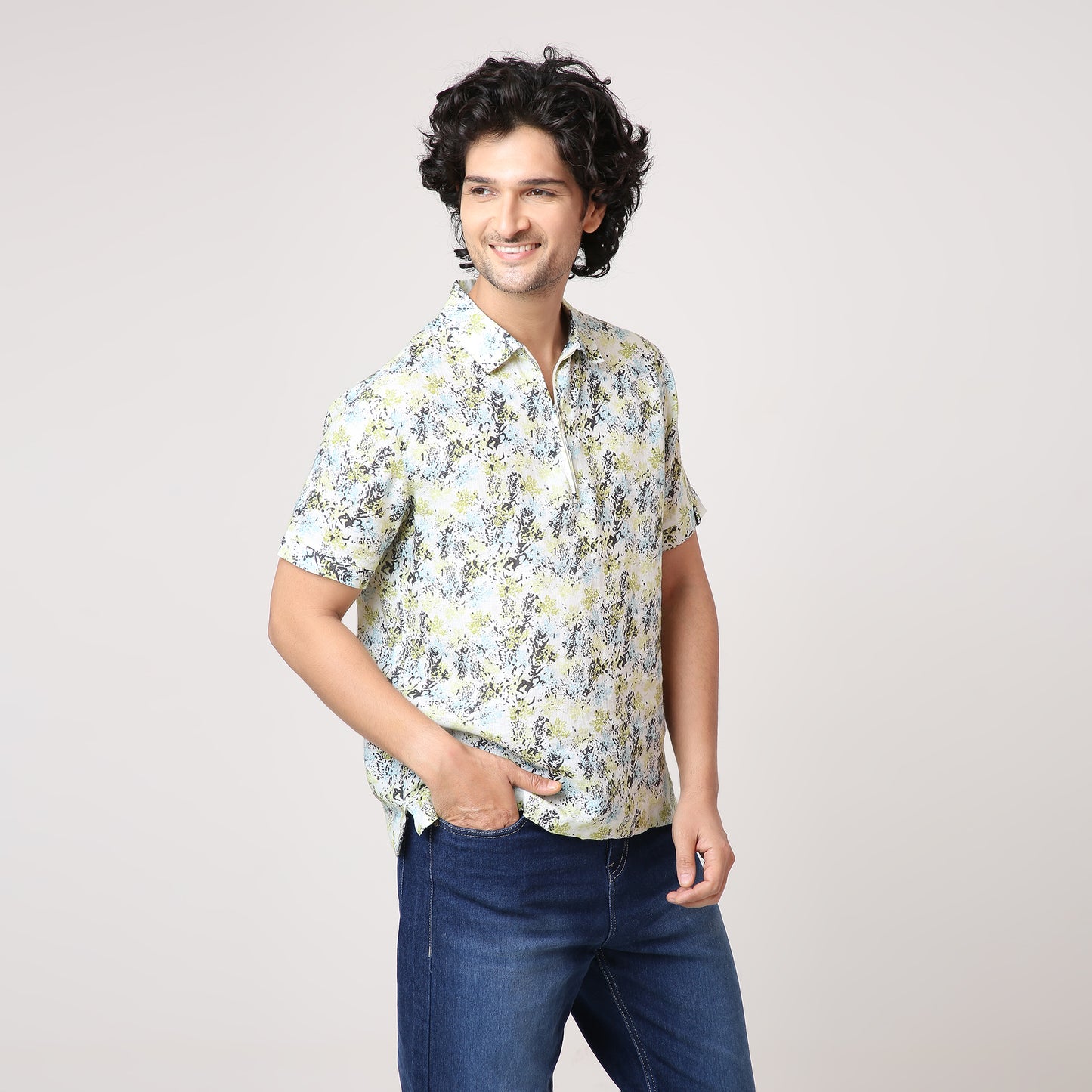 ABSTRACT PRINT WOVEN POLO