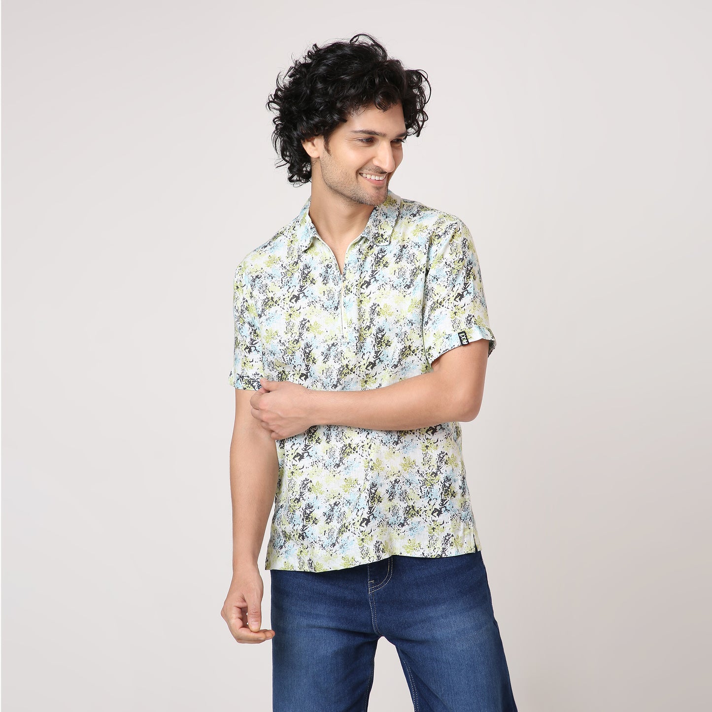 ABSTRACT PRINT WOVEN POLO